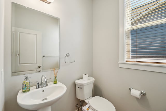 5534 Helmsdale Blvd, West Bloomfield, MI 48322 - bathroom featuring a sink and toilet