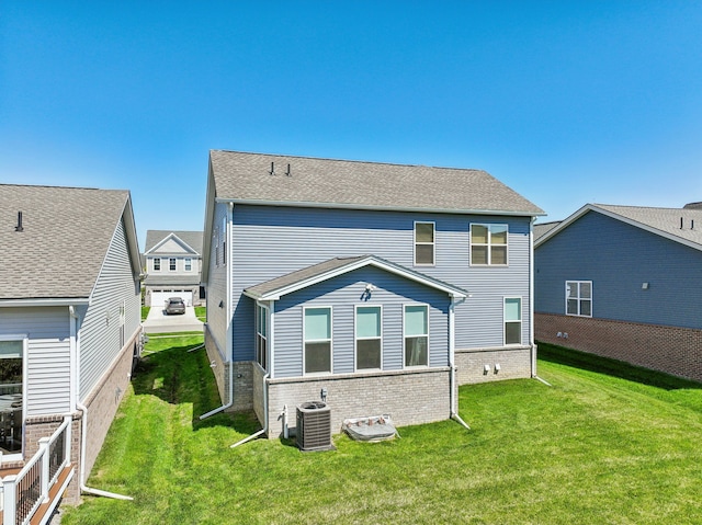5534 Helmsdale Blvd, West Bloomfield, MI 48322 - back of property with central AC unit and a yard