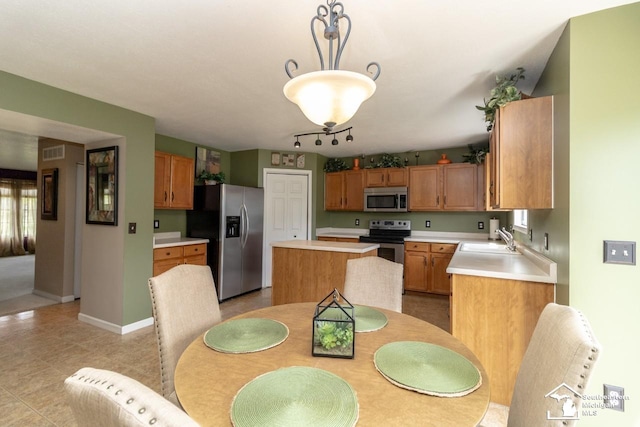 1786 Arbor Creek Dr, Monroe, MI 48162 - kitchen featuring appliances with stainless steel finishes, a sink, light countertops, and a kitchen island