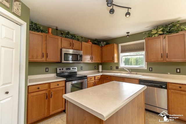 1786 Arbor Creek Dr, Monroe, MI 48162 - kitchen with stainless steel appliances, a sink, light countertops, and a center island