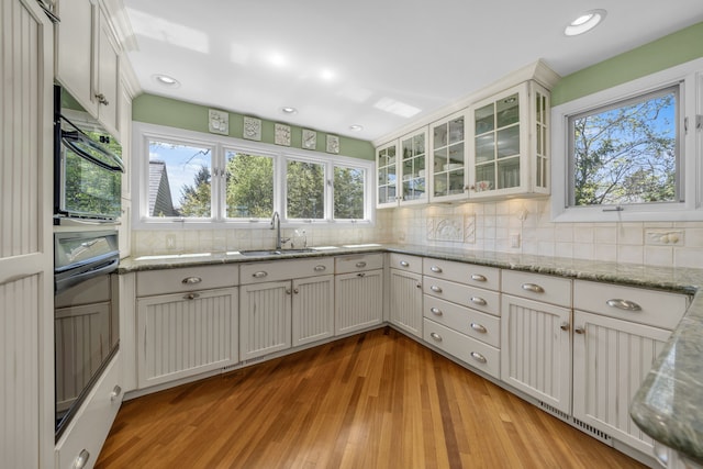 2660 Silverdown Ct, Waterford, MI 48328 - kitchen with a sink, light wood-style flooring, backsplash, and recessed lighting