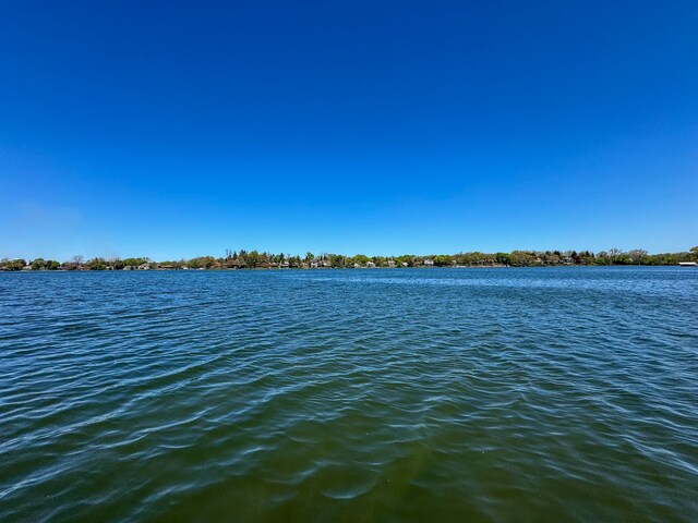 2660 Silverdown Ct, Waterford, MI 48328 - water view