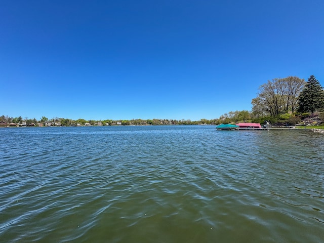 2660 Silverdown Ct, Waterford, MI 48328 - water view