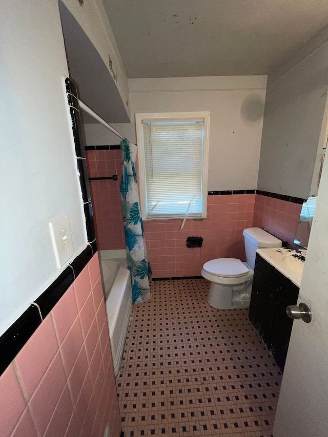 11336 Minock St, Detroit, MI 48228 - full bathroom with tile walls, wainscoting, shower / bath combo with shower curtain, toilet, and vanity