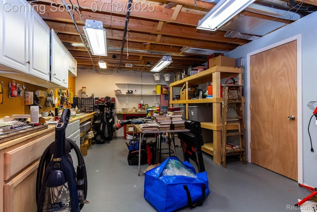 25380 Tara Ln, Flat Rock, MI 48134 - below grade area with a workshop area