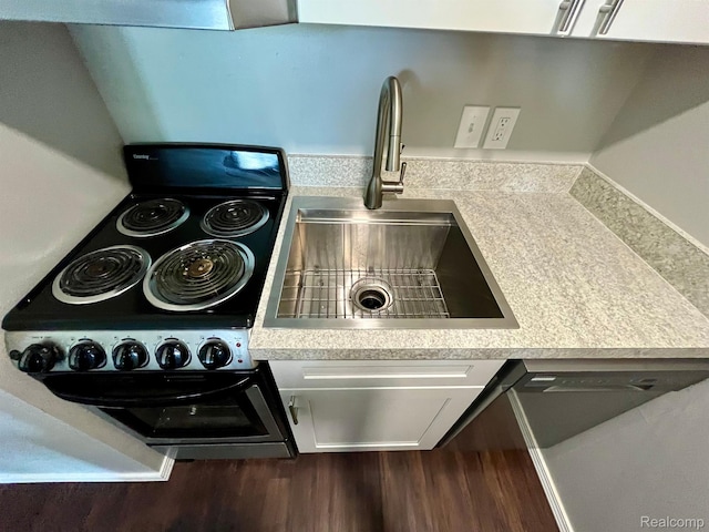 6210 Tennis Ct Unit D-11, Bay City, MI 48706 - kitchen view of electric range, a sink, light countertops, and dishwasher
