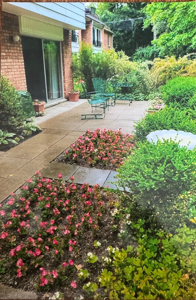 1750 Tiverton Rd Unit 28, Bloomfield Hills, MI 48304 - view of patio / terrace
