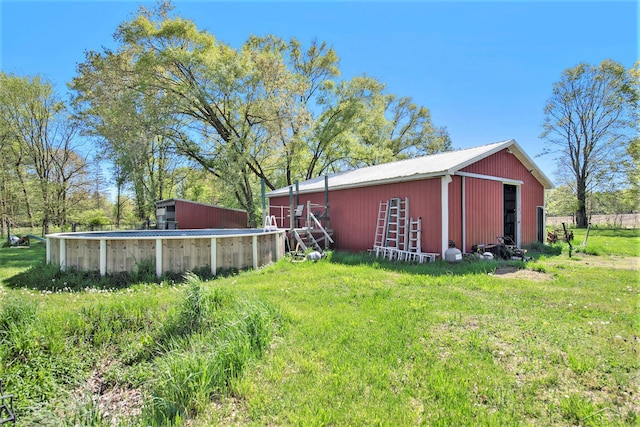 25161 59 1/2 St, Bangor, MI 49013 - view of grassy yard featuring a pole building, an outdoor pool, and an outbuilding