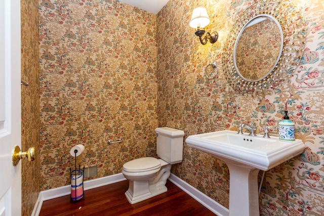 685 Dornoch Dr, Ann Arbor, MI 48103 - bathroom with wood finished floors, baseboards, toilet, wallpapered walls, and a sink