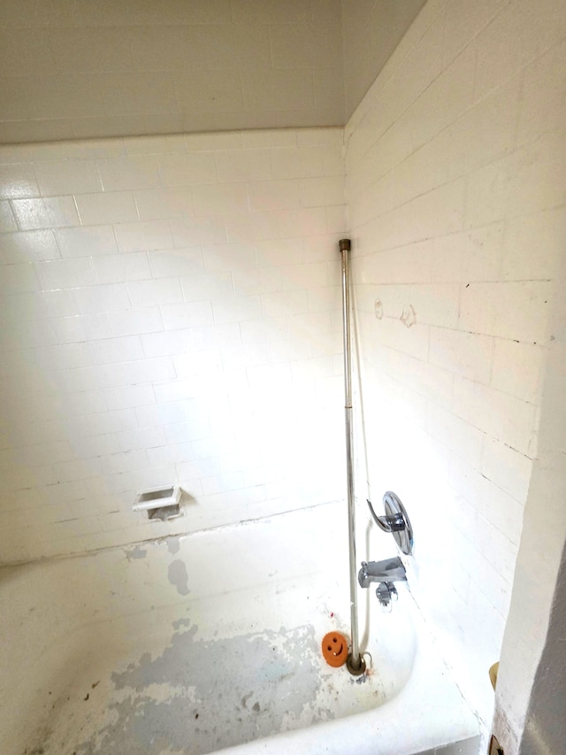 19183 Yonka St, Detroit, MI 48234 - full bathroom featuring shower / bath combination