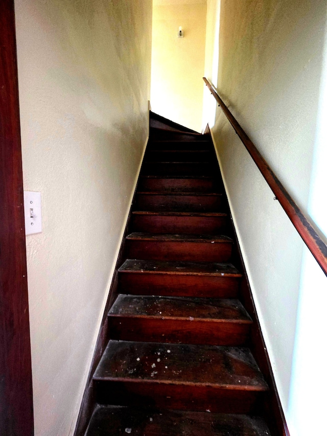 19183 Yonka St, Detroit, MI 48234 - staircase featuring baseboards