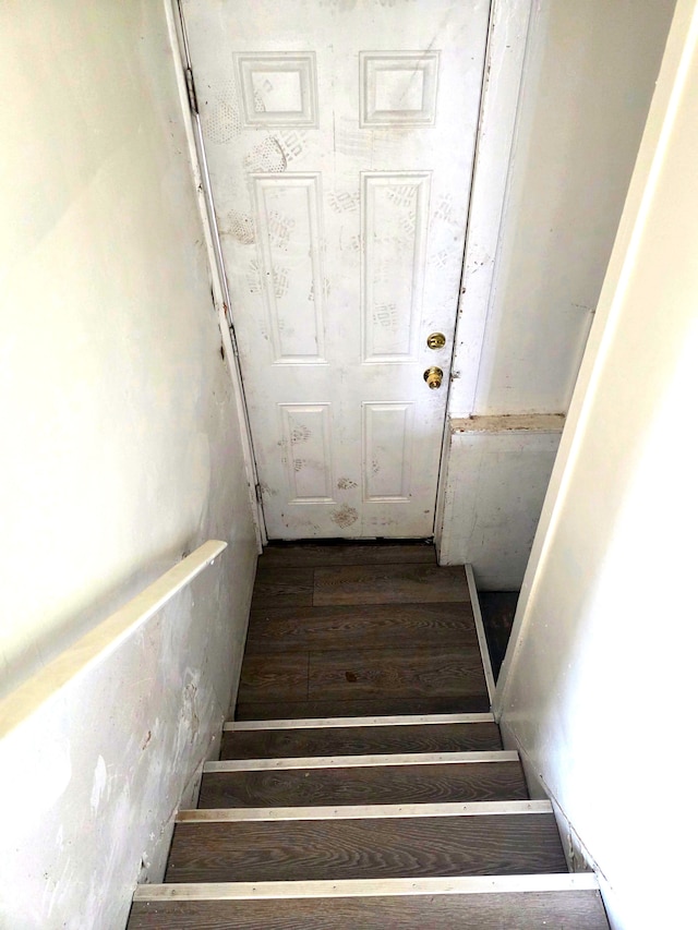 19183 Yonka St, Detroit, MI 48234 - view of stairway