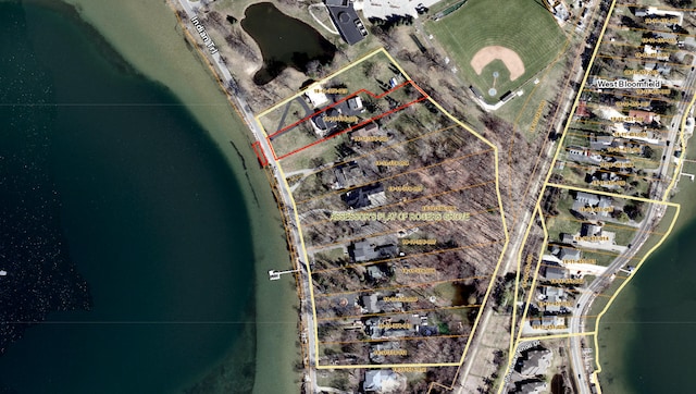3751 Indian Trl, Orchard Lake, MI 48324