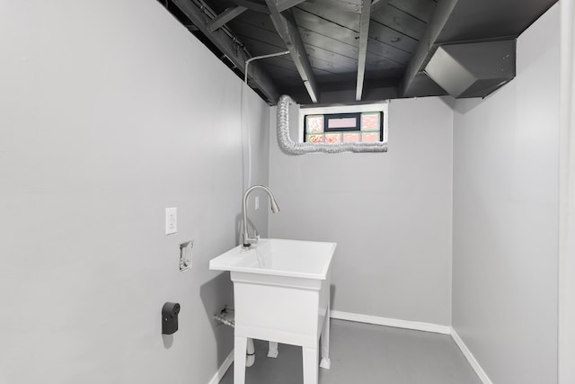 11580 Findlay St, Detroit, MI 48205 - laundry area with baseboards