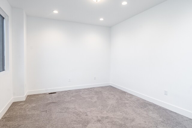 54598 Deadwood Ln, Utica, MI 48316 - spare room featuring carpet, recessed lighting, and baseboards