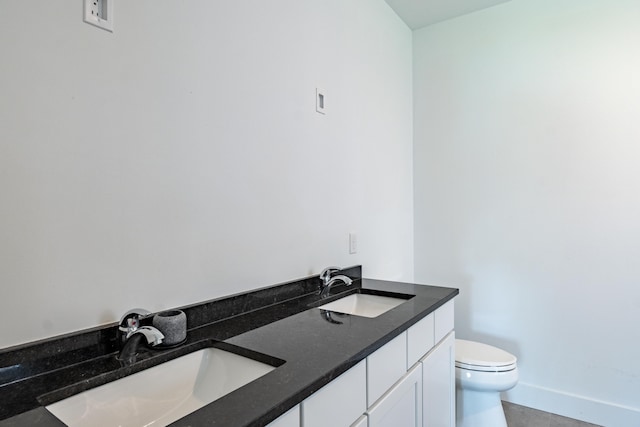 54598 Deadwood Ln, Utica, MI 48316 - bathroom with toilet, double vanity, and baseboards