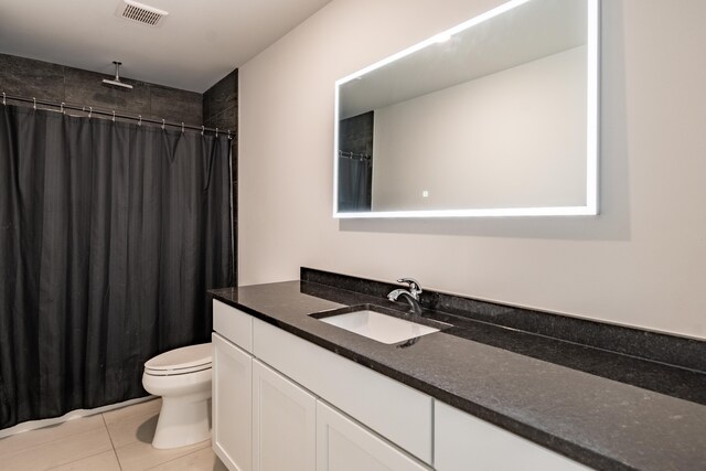 54598 Deadwood Ln, Utica, MI 48316 - full bath featuring tile patterned floors, toilet, vanity, and a shower with curtain