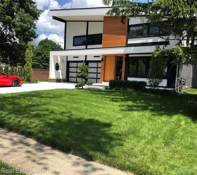 145 Westchester Way, Birmingham, MI 48009 - view of front facade featuring a front lawn and stucco siding