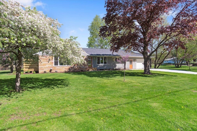 1431 E Oliver St, Owosso, MI 48867 - single story home featuring a garage, concrete driveway, and a front lawn