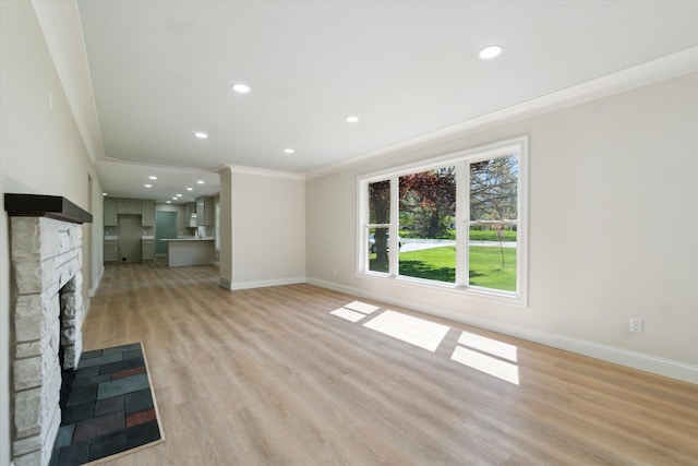 1431 E Oliver St, Owosso, MI 48867 - unfurnished living room with crown molding, baseboards, light wood-style flooring, a fireplace, and recessed lighting