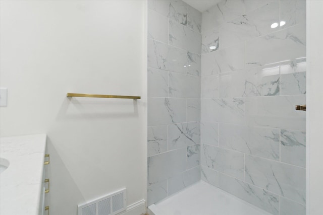 1431 E Oliver St, Owosso, MI 48867 - bathroom featuring a tile shower and vanity