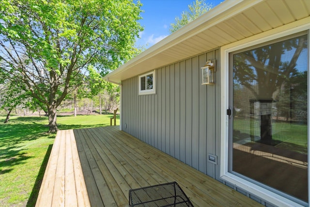 1431 E Oliver St, Owosso, MI 48867 - wooden terrace with a yard
