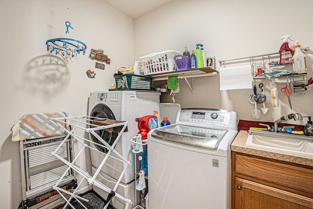5695 Storrow Ct, Warren, MI 48092 - washroom with washing machine and clothes dryer and a sink
