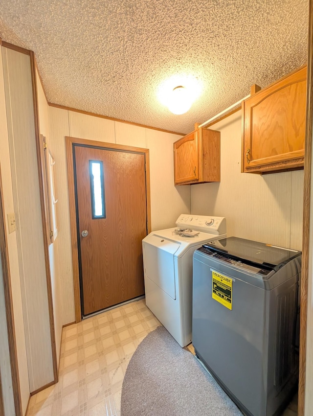 11 Fox Hound Ct, Grand Blanc, MI 48439 - laundry area with separate washer and dryer, light floors, crown molding, cabinet space, and a textured ceiling