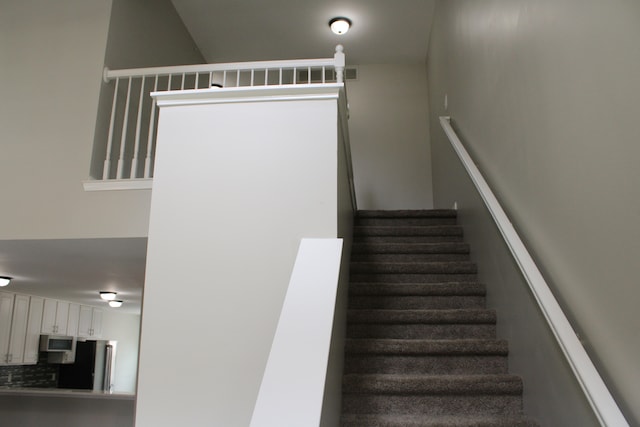 414 Old Pine Way Unit 136, Walled Lake, MI 48390 - view of stairs