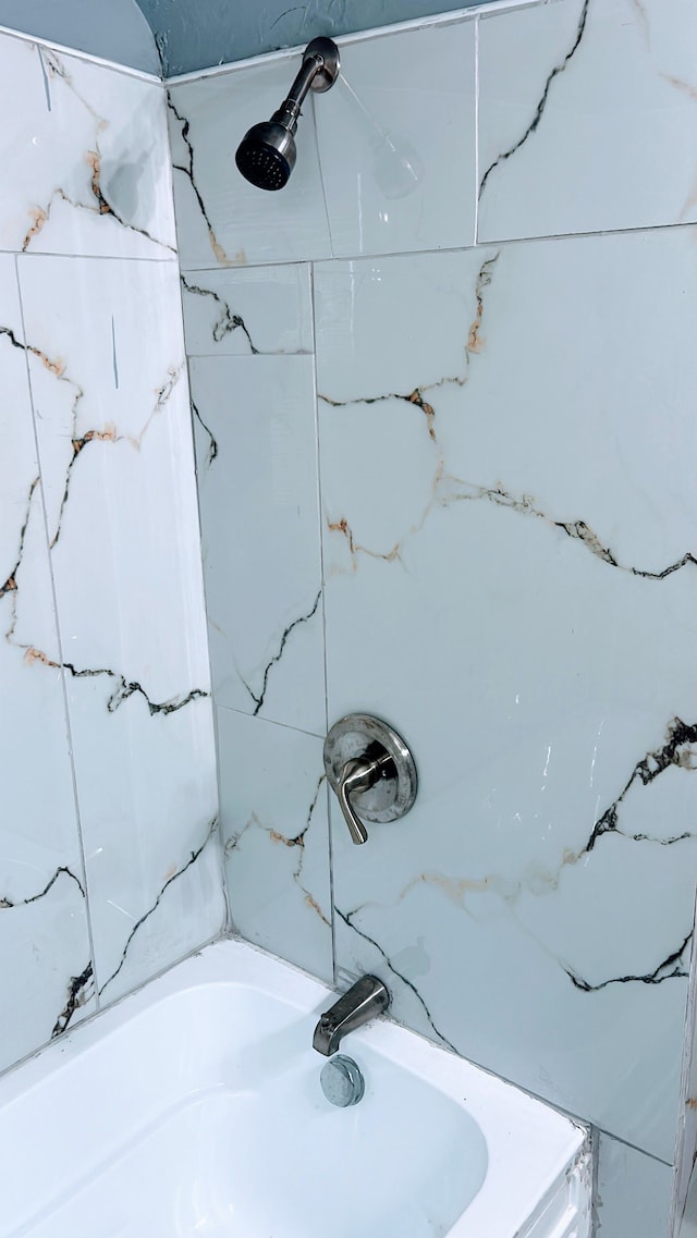 bathroom view of shower / tub combination