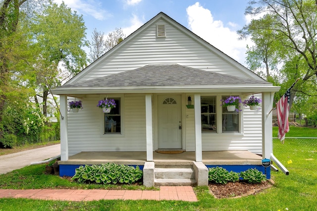 132 Jerome Ave, Ypsilanti, MI 48198 - bungalow featuring covered porch, a shingled roof, and a front yard