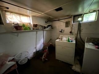 18547 Mccormick St, Detroit, MI 48224 - basement with washing machine and clothes dryer