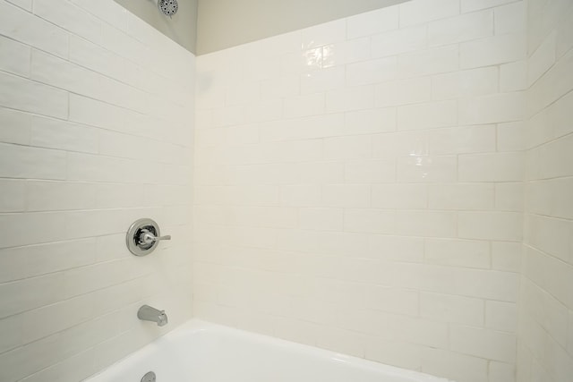 17344 Wisconsin St, Detroit, MI 48221 - full bath featuring bathtub / shower combination