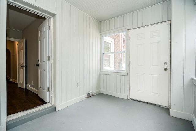 17344 Wisconsin St, Detroit, MI 48221 - entrance foyer featuring finished concrete flooring and wooden walls