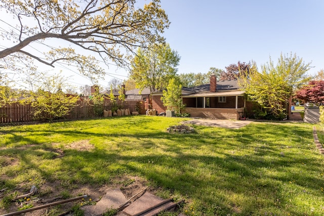 view of yard featuring a patio