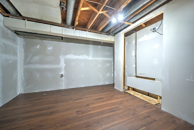 11837 Meteor Dr, Sterling Heights, MI 48313 - unfinished below grade area featuring wood-type flooring