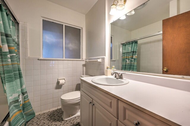 11837 Meteor Dr, Sterling Heights, MI 48313 - full bath with tile walls, a shower with shower curtain, tile patterned floors, toilet, and vanity