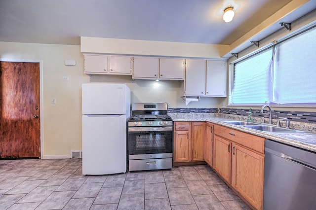 11837 Meteor Dr, Sterling Heights, MI 48313 - kitchen with appliances with stainless steel finishes, a sink, light countertops, and light tile patterned floors