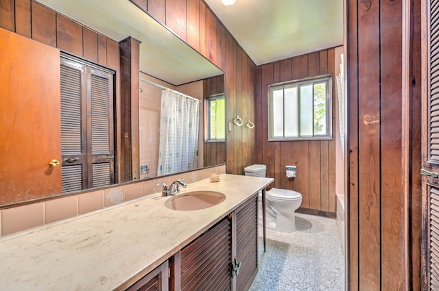 11837 Meteor Dr, Sterling Heights, MI 48313 - full bath with toilet, a shower with shower curtain, vanity, wooden walls, and baseboards