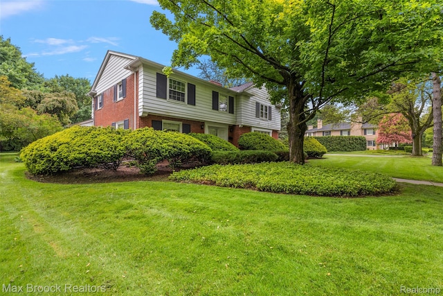 3287 Bradway Blvd, Bloomfield Hills, MI 48301 - view of front of property with brick siding and a front yard