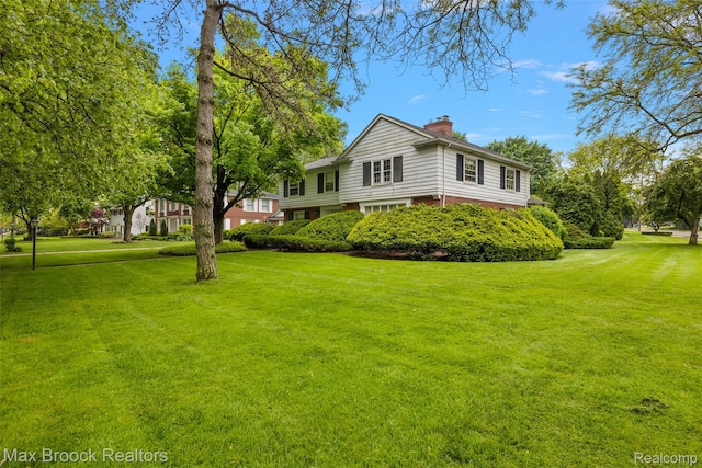3287 Bradway Blvd, Bloomfield Hills, MI 48301 - view of front facade featuring a chimney and a front yard