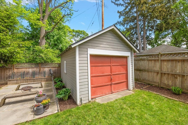 view of detached garage