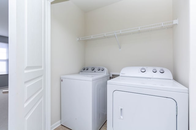 951 Barclay Cir Unit 48, Rochester Hills, MI 48307 - laundry area featuring independent washer and dryer