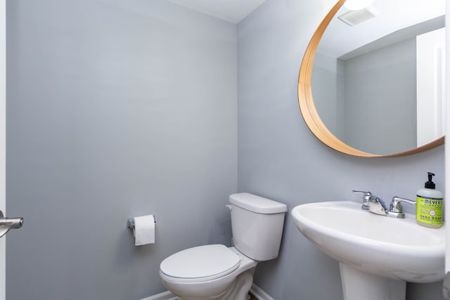 951 Barclay Cir Unit 48, Rochester Hills, MI 48307 - half bath featuring baseboards, toilet, and a sink