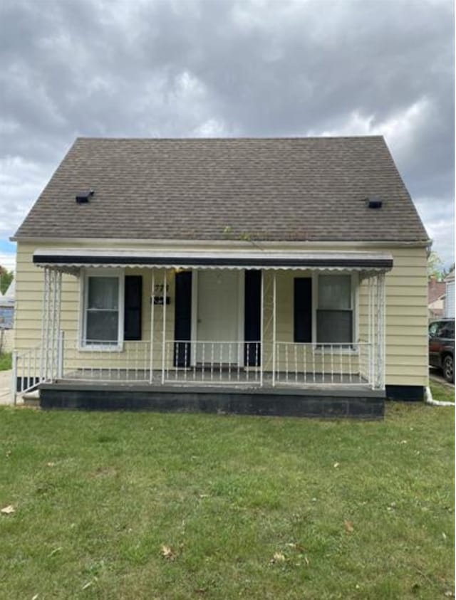 1778 Reo Ave, Lincoln Park, MI 48146 - view of front of home with a shingled roof, a front lawn, and a porch