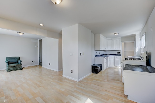 30 W Kalama Ave, Madison Heights, MI 48071 - photo 2
