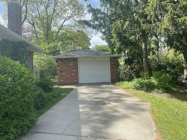 950 Raymond St, Ann Arbor, MI 48103 - detached garage with concrete driveway