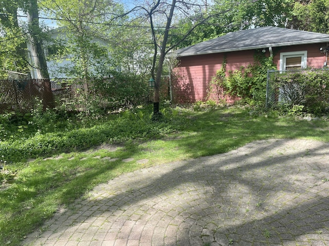 950 Raymond St, Ann Arbor, MI 48103 - view of yard featuring fence