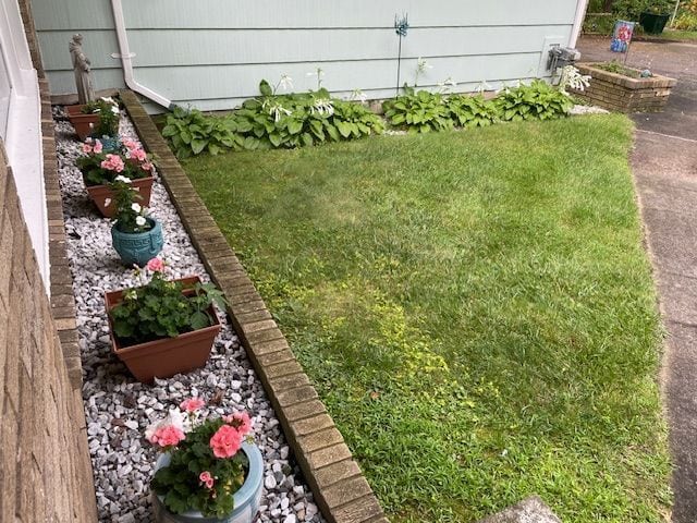 1090 Sunset Dr, Holly, MI 48442 - view of yard