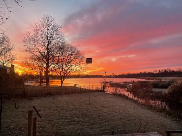 1090 Sunset Dr, Holly, MI 48442 - water view